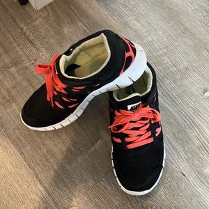 Nike Freerun 2.0 black and neon pink